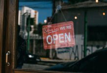 O czym trzeba pamiętać otwierając sklep w centrum handlowym? galerie handlowe warszawa
