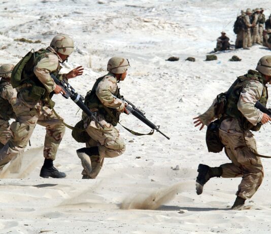 Praca w wojsku – jak wygląda? Żołnierz na służbie