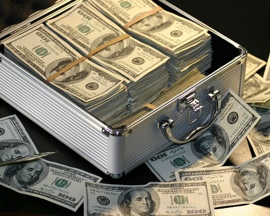 Ile zarabia pracownik sklepu internetowego? Ile zarabia pracownik sklepu internetowego?